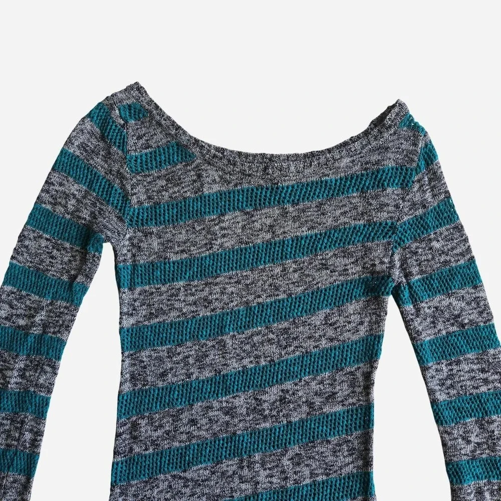 VTG y2k alternative, goth, emo asymmetrical lightweight knit top. - Picture 4 of 6